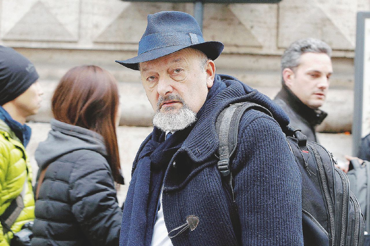 Tiziano Renzi, padre del presidente del Consiglio - Ansa La perquisizione, gli outlet e gli strani incontri di Tiziano