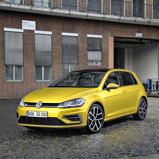 Copertina di Volkswagen Golf, al debutto il nuovo restyling – FOTO