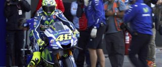 Copertina di Valentino Rossi, tifosa spagnola denuncerà il pilota per l’incidente al paddock: “Voleva farmi male” – VIDEO