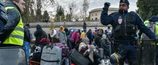 Copertina di Migranti, a Parigi apre il più grande centro d’accoglienza in Europa: “Potranno restare al massimo 5-10 giorni”