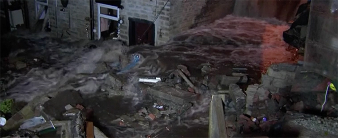 Copertina di Maltempo, la tempesta Angus travolge la Gran Bretagna: intere città sott’acqua