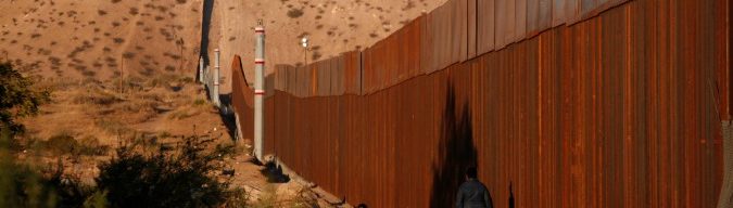 Trump, tre milioni di “immigrati criminali”? Dieci volte meno. E il muro al confine messicano costerebbe 10 miliardi
