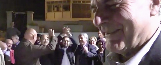 Copertina di Pd, Bersani vs Renzi: “Fuori fuori? Stupidaggine. Questa è la mia casa e dico dentro dentro”