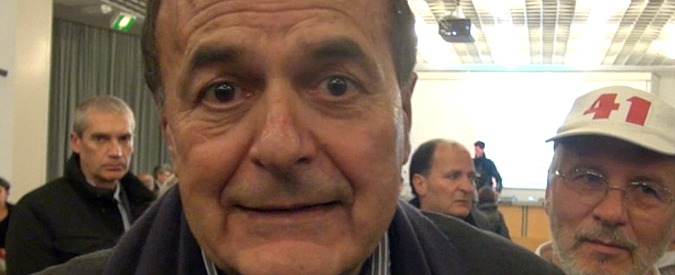 Copertina di De Luca, Bersani: “Niente ironia su fenomeno grave”. A Renzi chiede di garantire libertà di voto nel Pd