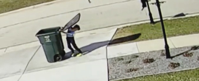 Copertina di “La metafora del 2016”. Bambino americano vessato dal vento, per i media è il simbolo dei tempi