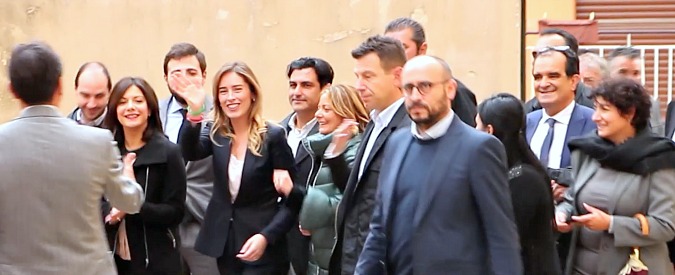 Copertina di Boschi off-limits per la stampa, giornalisti calabresi urlano contro i dirigenti Pd. Il ‘buttafuori’? Un ex grillino