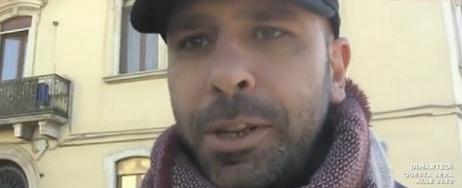 Copertina di Terremoto, Checco Zalone sdrammatizza: “Ho preso mia figlia e il portafogli e sono scappato”