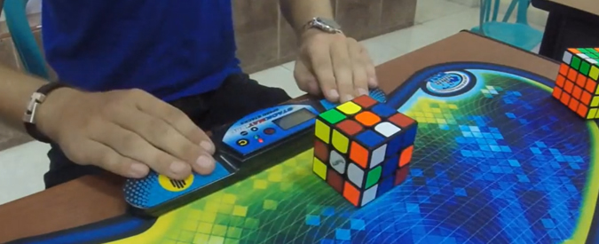 Copertina di Ti faccio un cubo così. Il nuovo campione risolve il rompicapo di Rubik in 4 secondi e 74