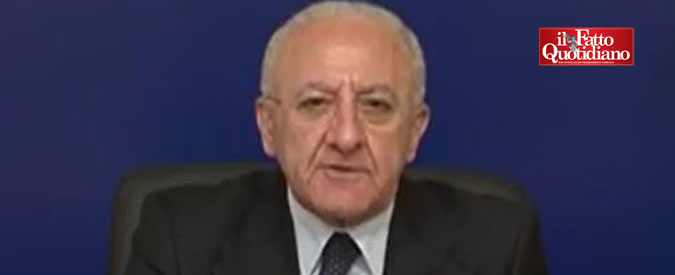 Copertina di Trump, De Luca (Pd): “Grillo, esulti e ti rallegri? Ma hai capito le sue proposte? E salta, salta”