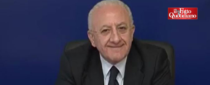 Copertina di De Luca: “Bindi? Anche Sordi disse: ‘Va a morì ammazzato’. Butti sangue e ti devi guardare da farabutti”