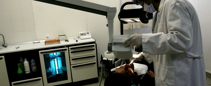 Albania patria del turismo dentale low cost: le protesi con la vacanza intorno. Odontoiatri italiani: “Concorrenza al ribasso”