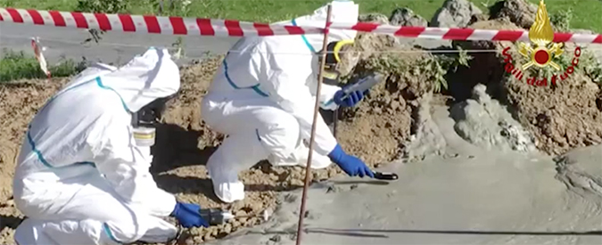Copertina di Terremoto, sopralluogo dei Vigili del Fuoco al fiume di fango emerso dopo il sisma