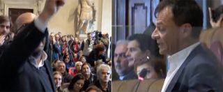 Copertina di Roma, Fassina: “Voto mozione M5s sul No al referendum”. Bagarre in Aula: “Venduto”