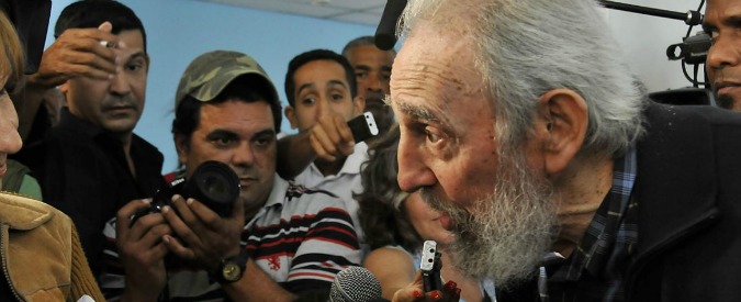Fidel Castro morto, Saviano: “Dittatore. Incarcerò gli oppositori, perseguitò gli omosessuali”. Salvini: “Non piango”