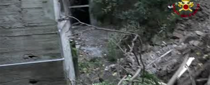 Copertina di Maltempo, 200 sfollati a Genova a causa di una frana