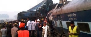 Copertina di India, deraglia un treno: più di 100 morti e oltre 220 feriti