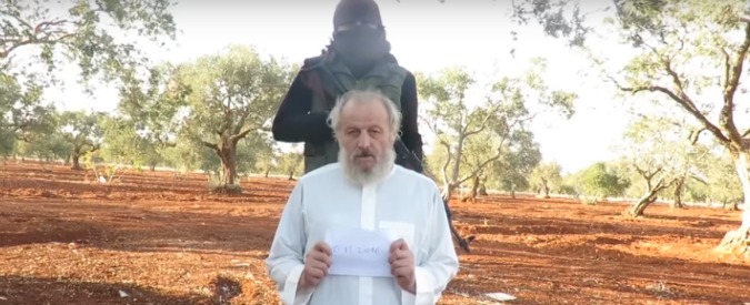 Siria, cittadino italiano in un video: “Sequestrato da 7 mesi. Il governo intervenga prima che mi uccidano”