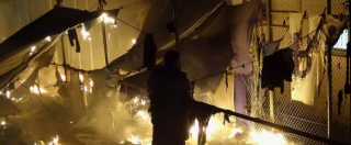 Copertina di Grecia, scoppia incendio nel campo rifugiati a Lesbo: morti una donna irachena e suo nipote, dodici feriti