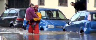 Copertina di Maltempo Piemonte, bambini messi in salvo sui gommoni. 1800 bloccati a Moncalieri