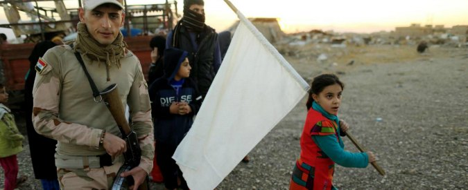 Mosul, denuncia Onu: “Isis rastrella bimbi dai 9 anni in su per arruolarli. 1600 civili rapiti da usare come scudi umani”
