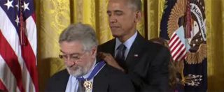 Copertina di Usa, Obama consegna le ultime medaglie della libertà: premiati fra gli altri De Niro, Jordan e Springsteen
