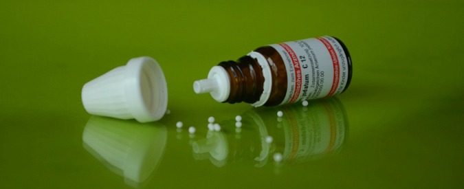 ‘I farmaci omeopatici non funzionano’. Libertà di cura sì, di ingannare no