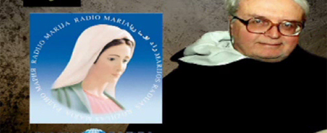 Copertina di Terremoto come castigo divino per unioni gay, il prete rincara la dose: “Critiche dal Vaticano? Studino il catechismo”