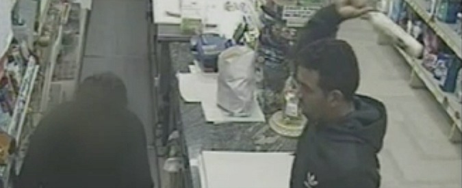 Copertina di Andria, rapinatore picchia i negozianti e fugge col bottino: arrestato