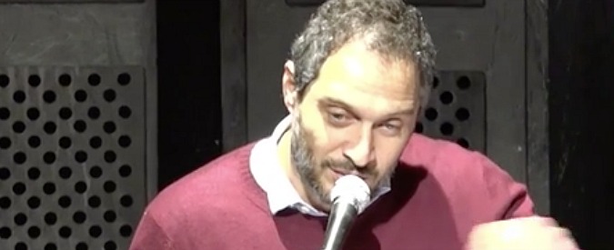 Copertina di Referendum, Claudio Santamaria legge l’articolo 70: “Sembra uno sketch di Proietti”