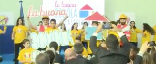 Copertina di Buona scuola celebrata con cartelloni, canti e balli. Siparietto per Renzi nell’istituto