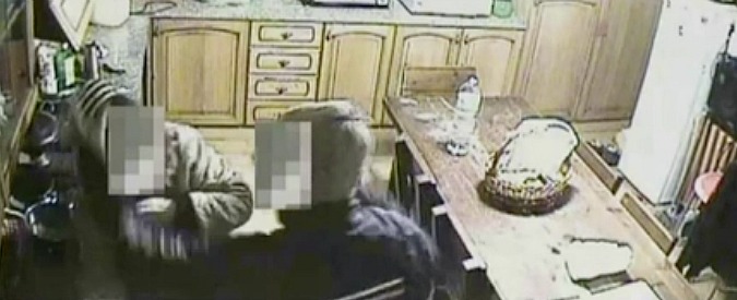 Copertina di Arancia Meccanica ad Arezzo: seviziavano un’anziana invalida. Fermata coppia di badanti