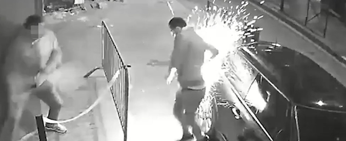 Copertina di La sigaretta elettronica imita il Galaxy Note 7. La vittima: “Come un fuoco d’artificio in tasca”