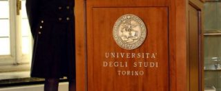 Copertina di Torino, sesso e foto hot in cambio di voti alti all’Università: arrestato un professore