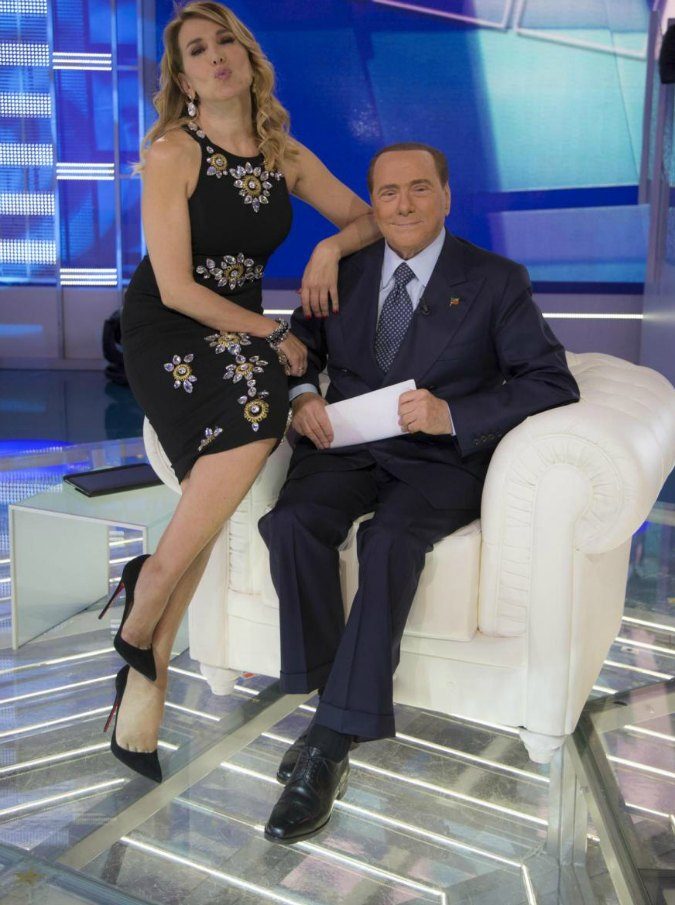 Referendum: “Berlusconi e Renzi da Barbara D’Urso, ma niente faccia a faccia”. E chi parla per secondo avrà l’ultima parola