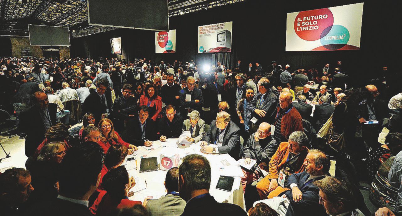 Un dibattito in una vecchia edizione della Leopolda. La prima ci fu nel novembre del 2010 e portò a un manifesto programmatico, la Carta di Firenze - Ansa Quelle promesse da rottamatore: quando Matteo rideva del Ponte
