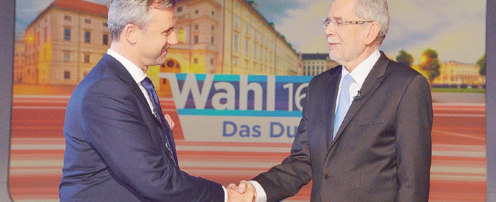 La sfida infinita - Norbert Hofer, 45 anni, e Alexander Van der Bellen (72) - LaPresse Il voto postale, secondo rush finale per l’Austria infelix