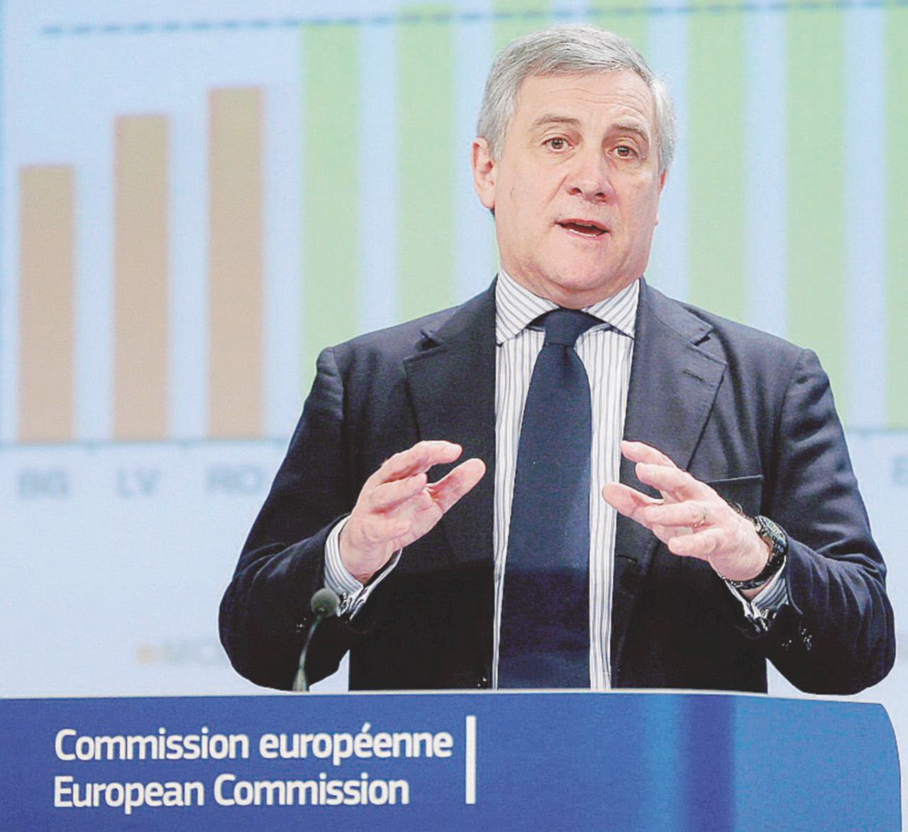 Copertina di Parlamento Ue, la poltrona per trattare con Berlusconi