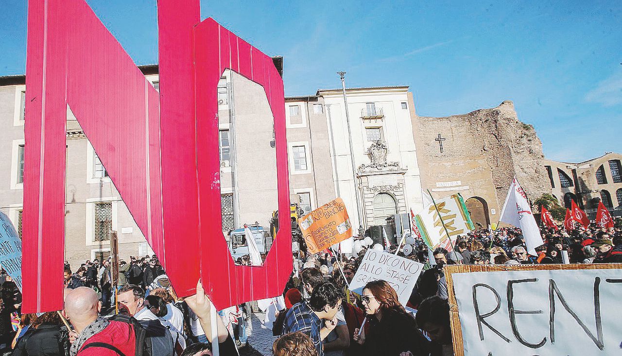 Vincitori - I Comitati per il No sono riusciti a coagulare un consenso inaspettato - Ansa Renzi si arrende: “Il popolo ha parlato. Ho perso e lascio”