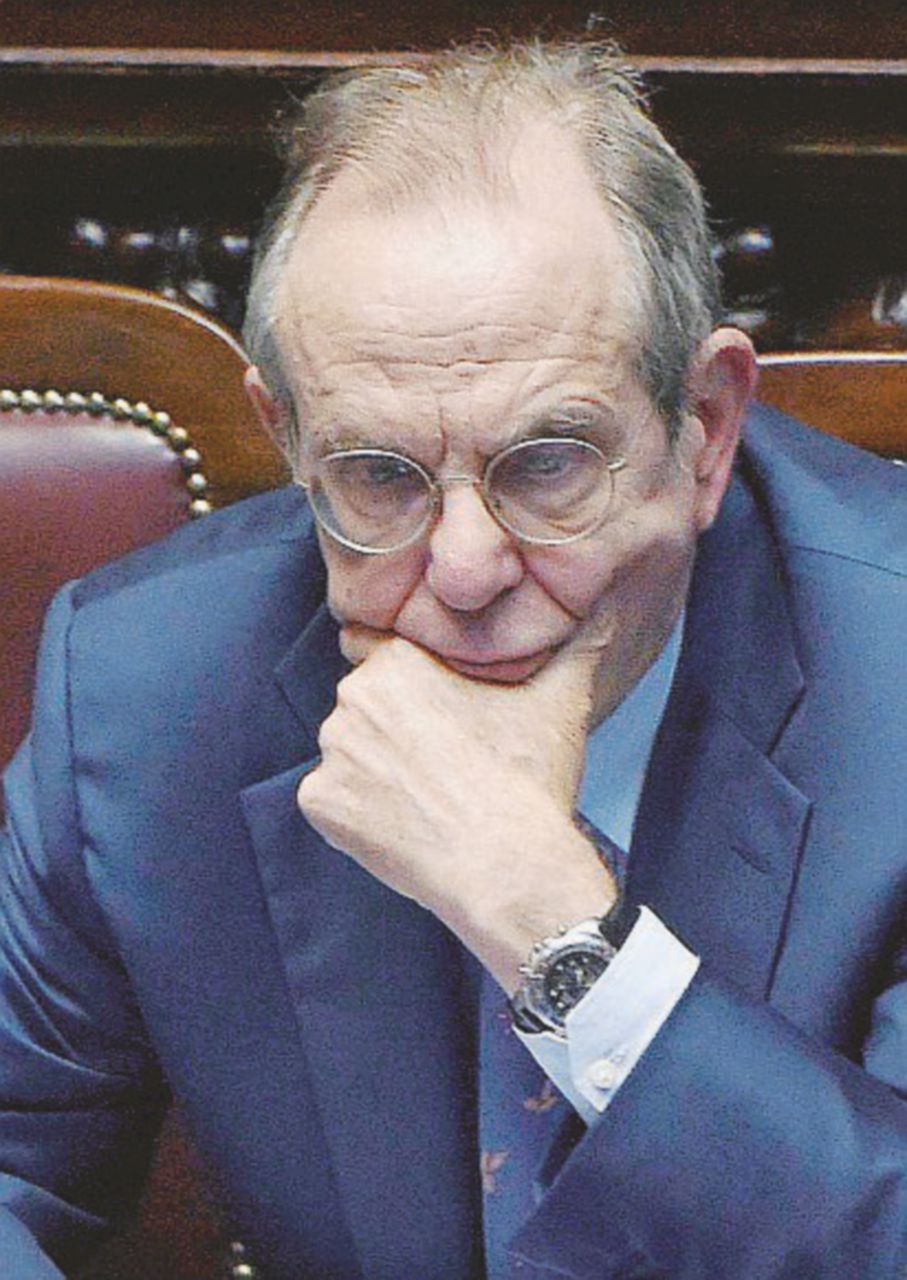 Il ministro dell’Economia Pier Carlo Padoan - Ansa Mps, vicino salvataggio di Stato (col bail-in). Popolari nel caos