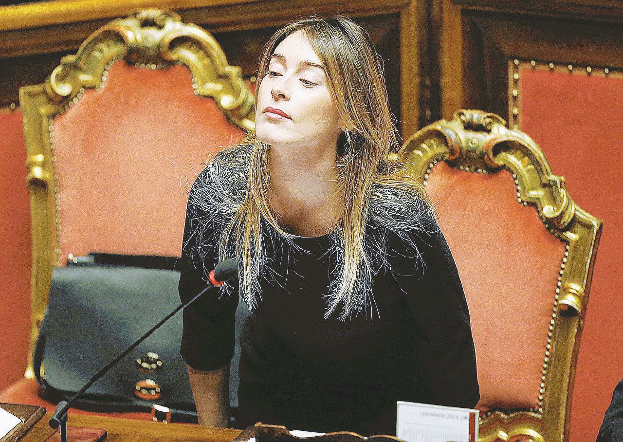 In aula - Il Senato ha detto sì alla fiducia chiesta dalla Boschi. La manovra è legge - Ansa Taranto, statali e slot: svaniscono le promesse