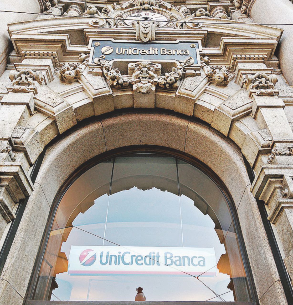In credito - Unicredit prosegue nella campagna di cessione - LaPresse Unicredit vende i gioielli: Pioneer finisce ai francesi