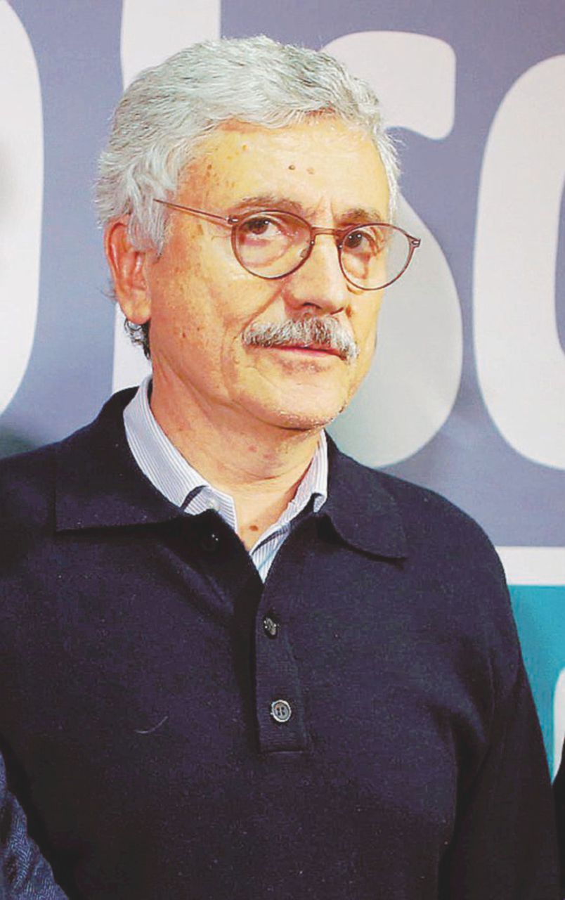 Stilettate - L’ex presidente del Consiglio Massimo D’Alema, ieri a Potenza è tornato ad attaccare Renzi e il Giglio Magico - LaPresse “Se è così, alle elezioni sarà un’ondata”