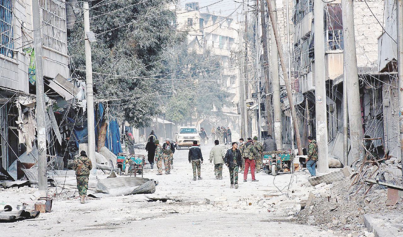 Il sangue e le voci di Aleppo: “Addio, qui bruciano i bambini” Il sangue e le voci di Aleppo: “Addio, qui bruciano i bambini”
