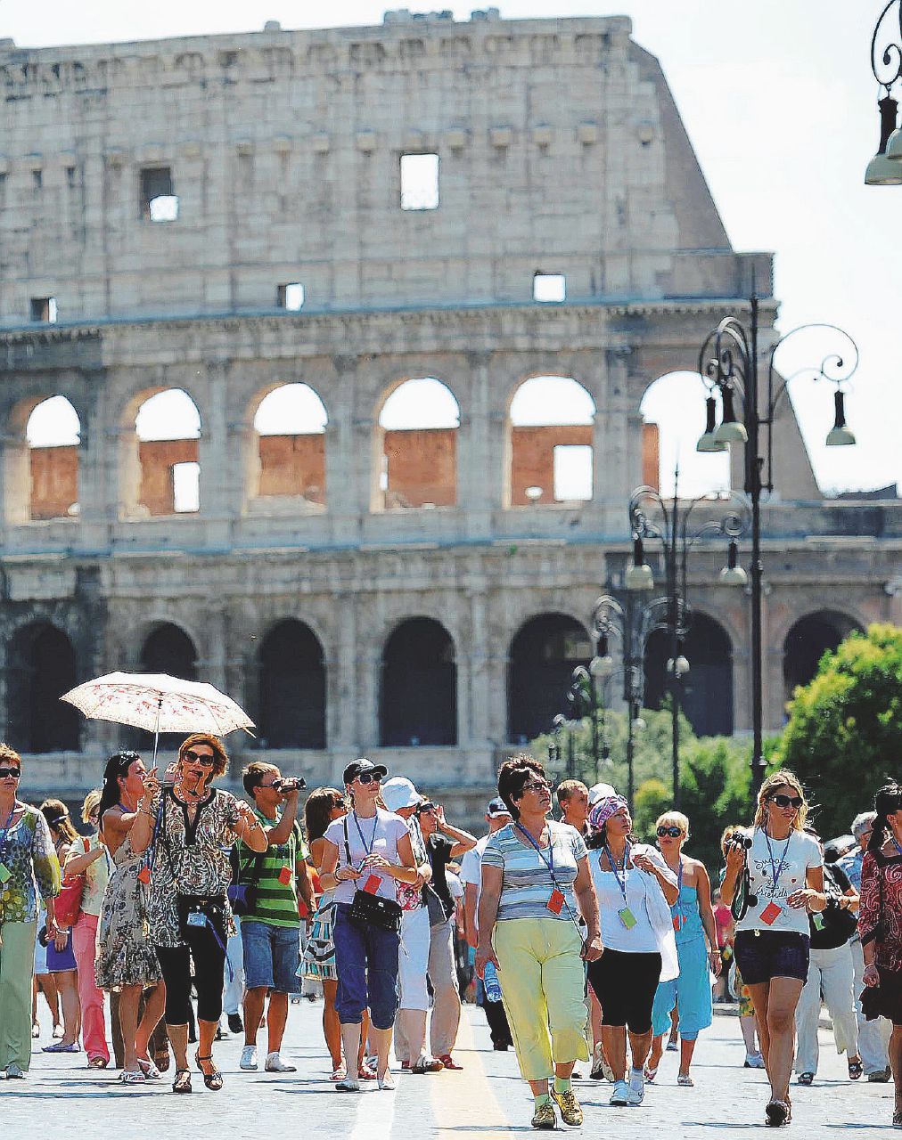 Colosseo, indagine sulla grande mangiatoia Colosseo, indagine sulla grande mangiatoia