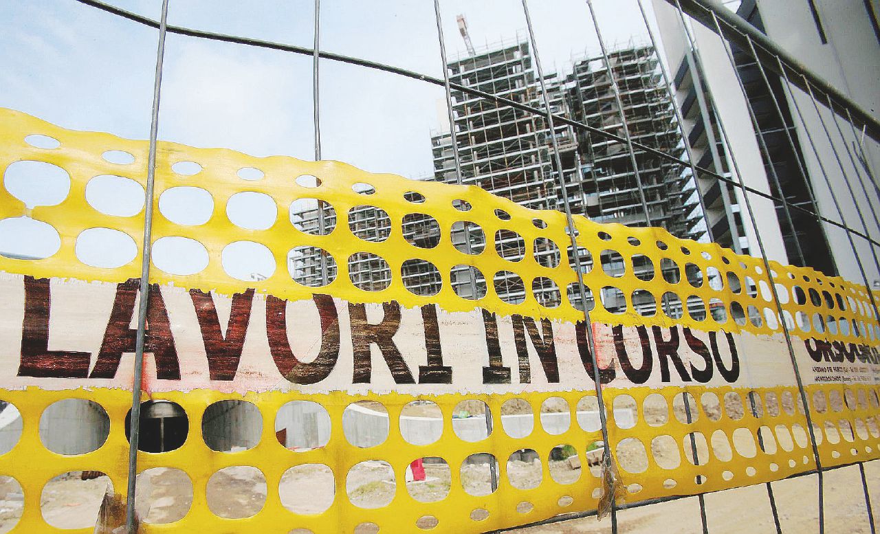 Lavori in corso - Palazzi in costruzione nella zona del Portello a Milano - Ansa Unacoop, verso un altro crac “rosso”. A rischio i risparmi dei soci: 16 milioni