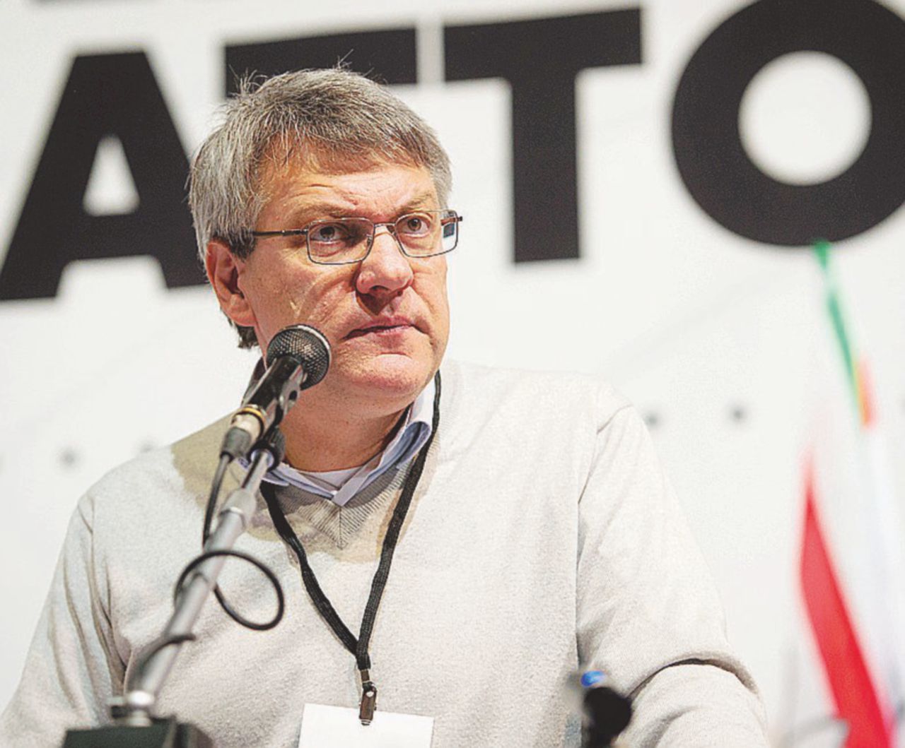 Dice Maurizio Landini: “Da anni mi tirano per la giacchetta, ma io me la sono tolta” - LaPresse “Il referendum sul Jobs Act fa troppa paura: preferiscono farsi sfiduciare”