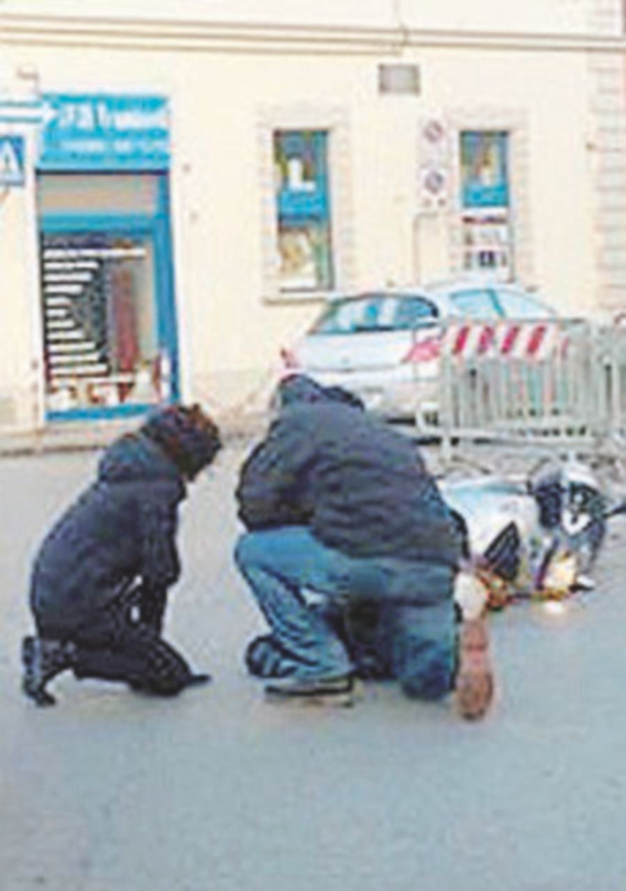 Incidente per Agnese: scooterista finisce a terra Incidente per Agnese: scooterista finisce a terra