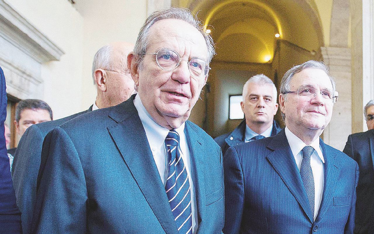 Pier Carlo Padoan e Ignazio Visco - Ansa Popolari, altro schiaffo dei giudici al governo