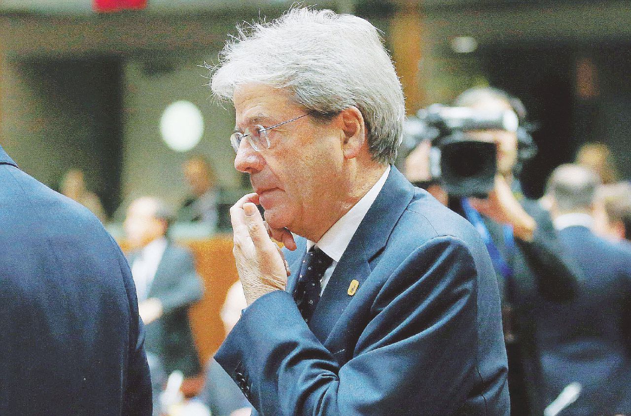 Neppure una foto: Gentiloni scompare anche a Bruxelles Neppure una foto: Gentiloni scompare anche a Bruxelles