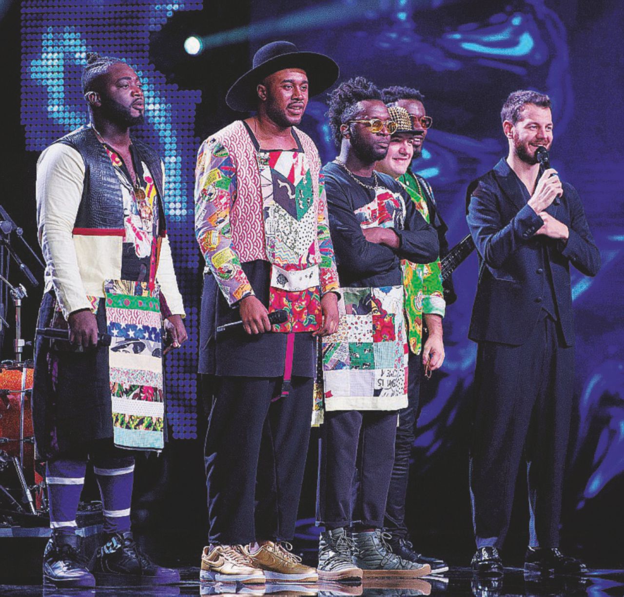 Ascolti da record - Due milioni e 300 mila spettatori per la finale di X Factor (10,73 per cento di share) Soul System, la band nera che mette in crisi il sistema